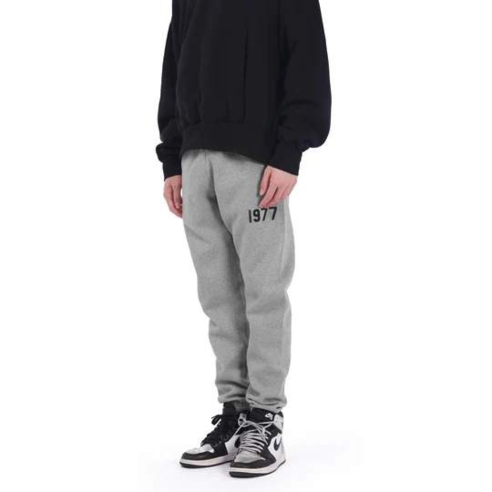 Fear of God Essentials 1977 Dark Oatmeal Sweatpants Size Medium NWT - Picture 4 of 4